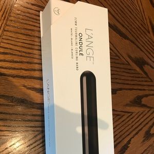 L’ange ondule’ 32 mm curling wand.